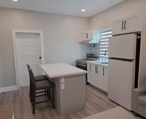 Dapur atau dapur kecil di The Sapphire Suite, Millennium House +5 gambar