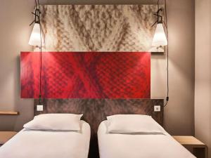 Katil atau katil-katil dalam bilik di ibis Quimper +67 gambar