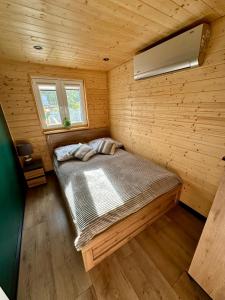 Una cama o camas en una habitación de Chatka u Mańka