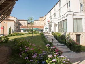 Κήπος έξω από το ibis Périgueux Centre