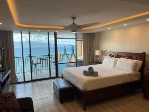 Postel nebo postele na pokoji v ubytování Valley Isle Resort #1107 - Vacation West Maui + 24 fotografií