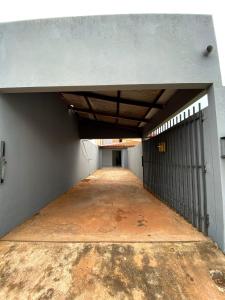 an empty hallway of a building with a garage at Casa para 4 pessoas e garagem in Tangara da Serra