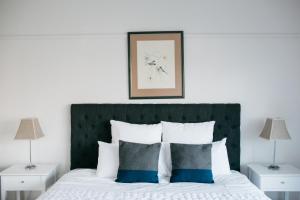 a bedroom with a bed with a green headboard at Goldies on Piper Kyneton in Kyneton