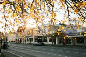 a town street with a car parked in front of a building at Goldies on Piper Kyneton in Kyneton