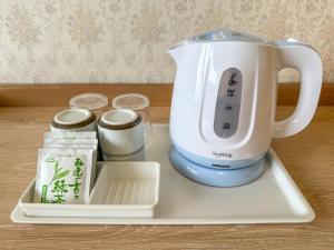 a white blender on a tray with some spices at Takamine Kogen Hotel - Vacation STAY 36239v in Shin-kazawa