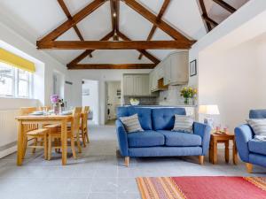 Χώρος καθιστικού στο 2 Bed in Falmouth 78621