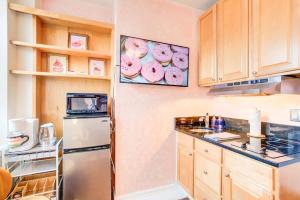 Køkken eller tekøkken på Sweet Tooth Studio 99 Walk Score half Block to King