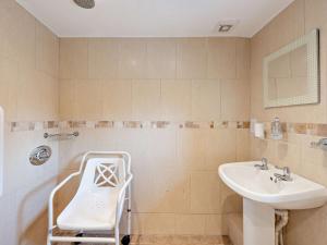 Ένα μπάνιο στο 1 Bed in Tiverton 53102 +48 φωτογραφίες