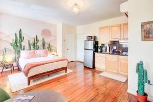 a living room with a bed and a kitchen at 99 Walk Score half Block to King Western Studio in Alexandria