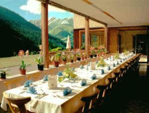 a long table with chairs and a long table at Gasthof Bergheimat in Boden