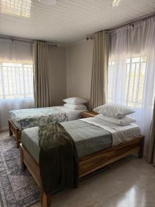 Postel nebo postele na pokoji v ubytování Meanwood Ndeke Lusaka Airport Apartments by Cozy Stead