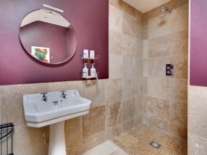 Ένα μπάνιο στο 1 Bed in Gillamoor G0029 +5 φωτογραφίες