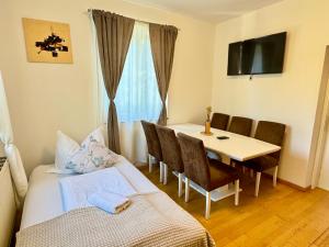 TV a/nebo společenská místnost v ubytování Casa Uno Family & Friends Stay