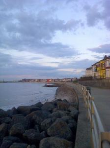a beach with rocks and the water and buildings at Andorinho Sea View Apartment in Margate