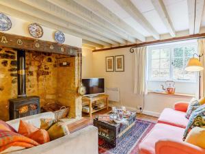 Televiisor ja/või meelelahutuskeskus majutusasutuses 3 Bed in Beaminster 50738