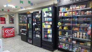 a store with two vending machines in a store at Aconchegante proxima ao parque e ao setor hospitalar in Brasilia