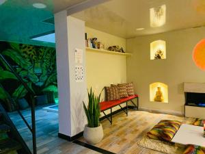 a living room with a bench and a plant at Las Aguas Inner Experience in Bogotá