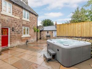 a hot tub in the backyard of a house at 4 Bed in Cromford 82198 in Cromford
