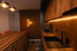 Dapur atau dapur kecil di PNT Noir Apartment