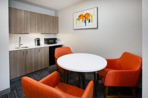 Η κουζίνα ή μικρή κουζίνα στο Holiday Inn Express Silver City by IHG