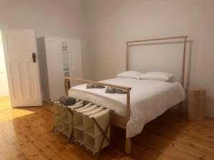 Imagen de la galería de Beach Bungalow Henley - 4 minute walk to the Beach, en Henley Beach South