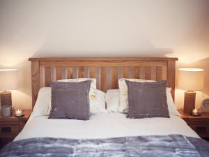 Ένα ή περισσότερα κρεβάτια σε δωμάτιο στο 2 Bed in Abergavenny 42909
