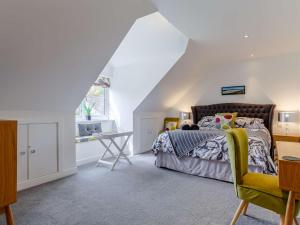 Postel nebo postele na pokoji v ubytování 5 Bed in Falmouth 65745