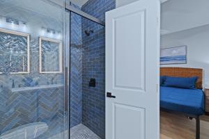 Ένα μπάνιο στο Pelican 201 And 301 #southpadre The Stunning Beachview Condo Combo 1 +56 φωτογραφίες