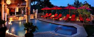 בריכת השחייה שנמצאת ב-Tempat Senang Spa Resort & Restaurant או באזור