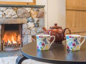 Příslušenství pro přípravu čaje a kávy v ubytování 2 Bed in Bassenthwaite SZ415