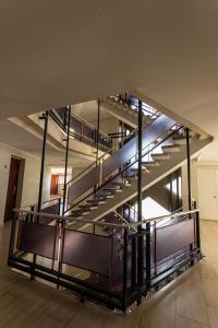 an empty staircase in a building with glass at Preciosa vista Viña - San Martin 10 Norte in Viña del Mar