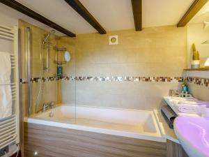 Ένα μπάνιο στο 1 Bed in Arnside Silverdale 90528 +38 φωτογραφίες