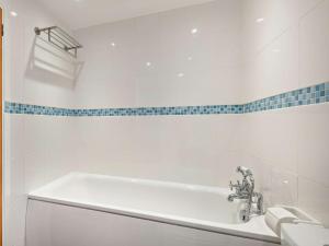 a white bathroom with a sink and a tub at 2 Bed in Seasalter WCC05 in Seasalter +16 photos