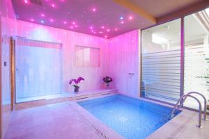 Bazén v ubytování Mh Florence Hotel & Spa nebo v jeho okolí