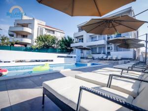 Bazén v ubytování Residences Bellavista 2 nebo v jeho okolí