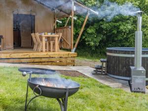 a bbq grill in a yard next to a house at 2 Bed in Dartmoor National Park 88088 in Harford