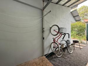 a bike parked next to a wall with a bike rack at Villa Carpintera in Puntarenas