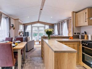 a kitchen and living room with a table and chairs at 2 Bed in St Andrews 90764 in St. Andrews
