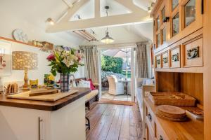 Kuchyň nebo kuchyňský kout v ubytování Tawny Cottage