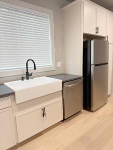 O bucătărie sau chicinetă la Tigers Friends! 18 mls to Clemson, 737 mls to NYC