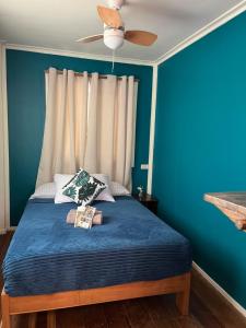 Ένα ή περισσότερα κρεβάτια σε δωμάτιο στο Cozy 2 bedroom Unit, Free gym use, Kitchenette