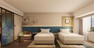 a bedroom with two beds and a couch at Hilton Garden Inn Shenzhen Pingshan Chaoshang Plaza in Shenzhen