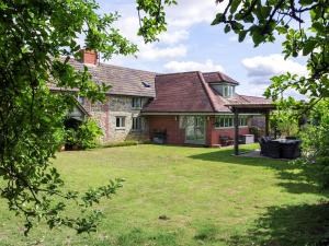 an old brick house with a large yard at 4 Bed in Blandford Forum 76544 in Twyford