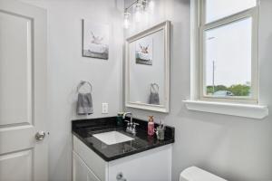a bathroom with a sink and a mirror at Modern Escape in Cedar Creek in Cedar Creek +22 photos