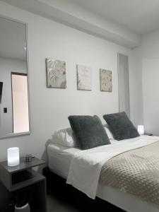 Ένα ή περισσότερα κρεβάτια σε δωμάτιο στο Apartamento en la América +9 φωτογραφίες