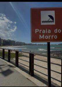a sign in front of a beach with a marina do morro at Apartamento Praia do Morro in Guarapari