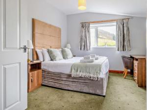 Postel nebo postele na pokoji v ubytování 5 Bed in Aberystwyth 95994 + 19 fotografií