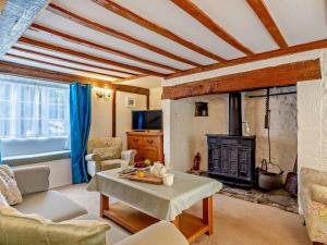Μια τηλεόραση ή/και κέντρο ψυχαγωγίας στο 2 Bed in West Bay 77557
