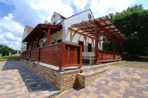 Gallery image of Gesztenyés Vendégház in Garáb