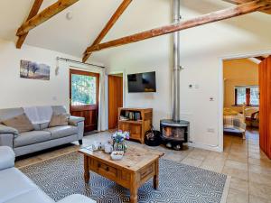 a living room with a couch and a fireplace at 2 Bed in Callington TYLER in North Hill